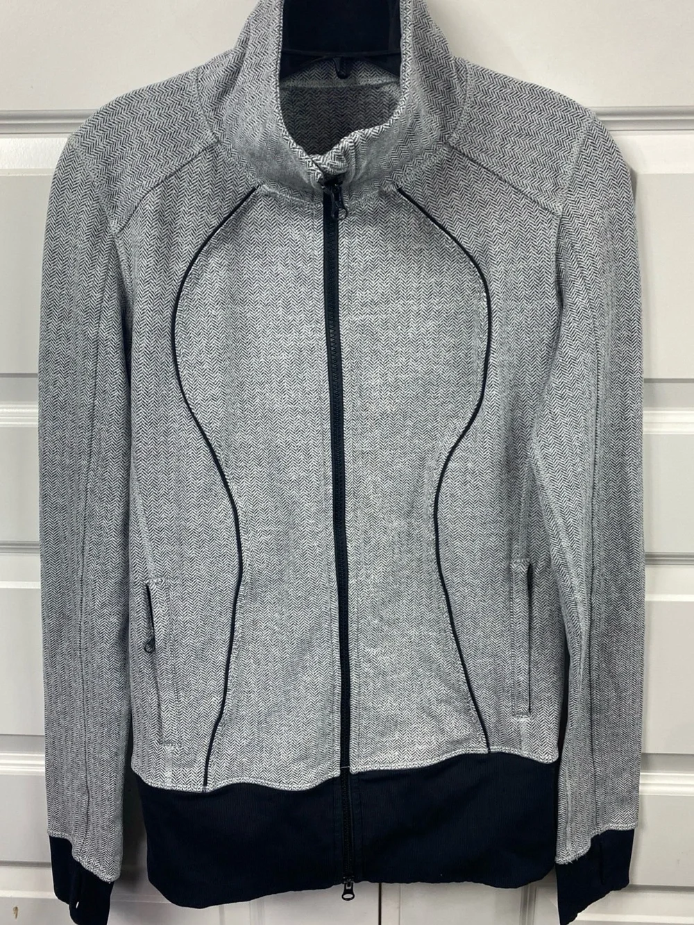 Lululemon Herringbone Grey Full Zip Athletic Asana Jacket 8 Thumbholes Casual